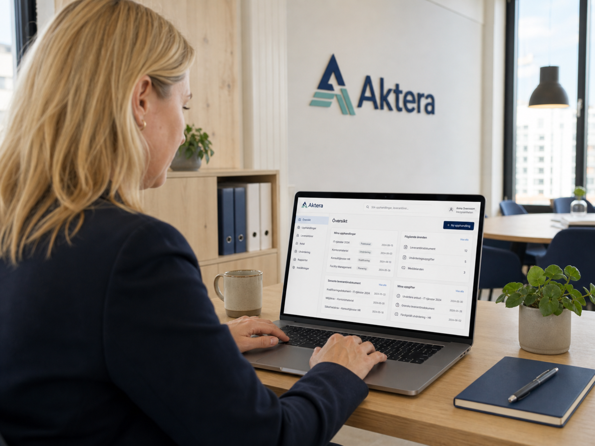 Aktera används i en modern kontorsmiljö